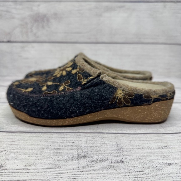 Taos Slip On Clogs Floral Embroidered Felt Lined Mules size 38 Made in Spain - Picture 3 of 6